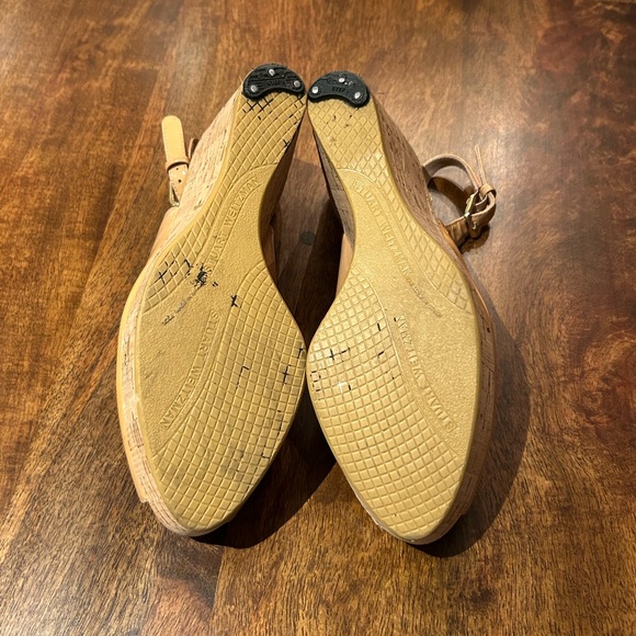 Stuart Weitzman Riveria Tan Patent Leather Peep Toe Wedge - Picture 9 of 12